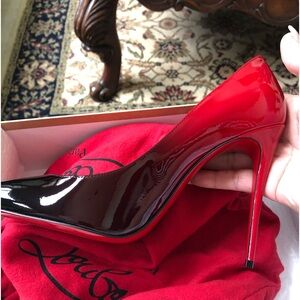 Christian Louboutin    Size 40.